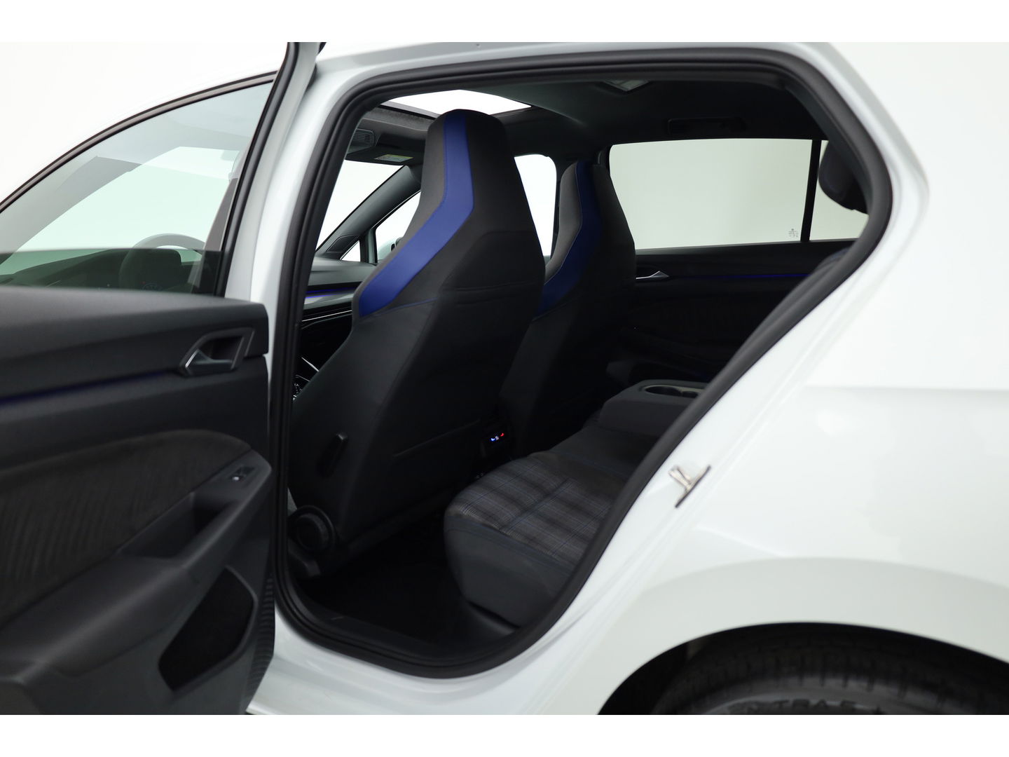 Volkswagen Golf 1.4 eHybrid GTE | Pano | IQ. Light | Keyless | 18'' | Mistlampen | Navi | CarPlay | Adapt. Cruise | Camera | Dodehoekdet. |