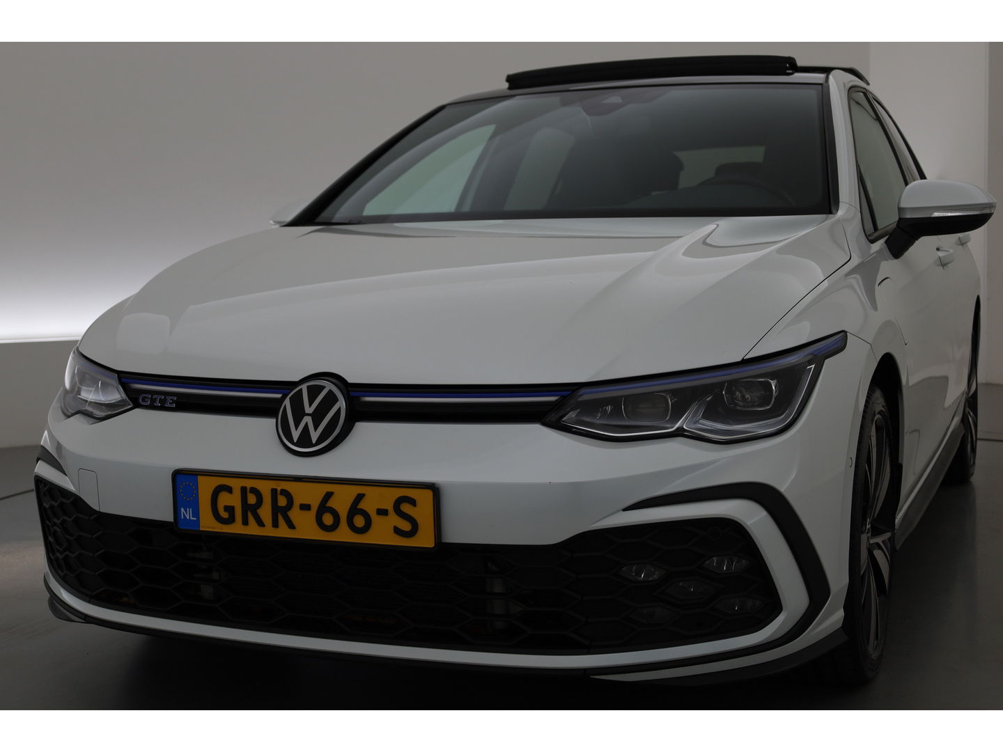 Volkswagen Golf 1.4 eHybrid GTE | Pano | IQ. Light | Keyless | 18'' | Mistlampen | Navi | CarPlay | Adapt. Cruise | Camera | Dodehoekdet. |