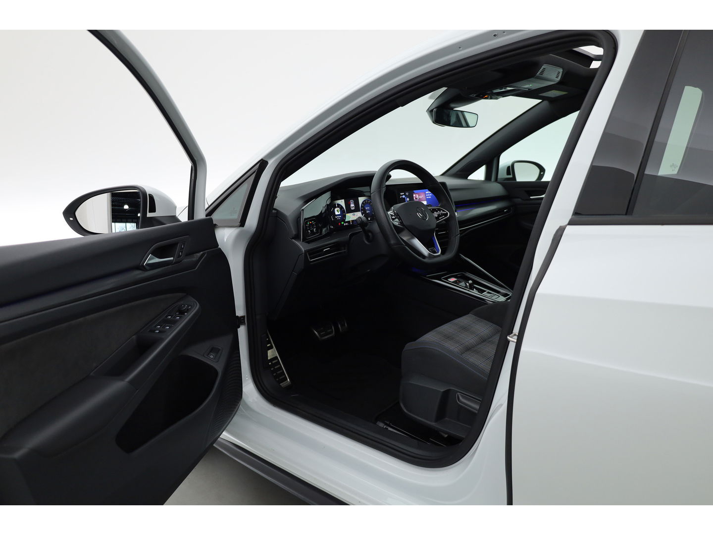 Volkswagen Golf 1.4 eHybrid GTE | Pano | IQ. Light | Keyless | 18'' | Mistlampen | Navi | CarPlay | Adapt. Cruise | Camera | Dodehoekdet. |