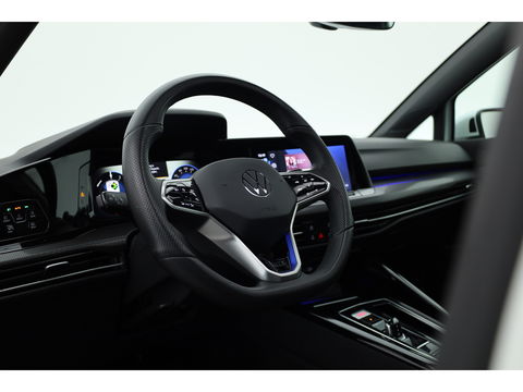 Volkswagen Golf 1.4 eHybrid GTE | Pano | IQ. Light | Keyless | 18'' | Mistlampen | Navi | CarPlay | Adapt. Cruise | Camera | Dodehoekdet. |