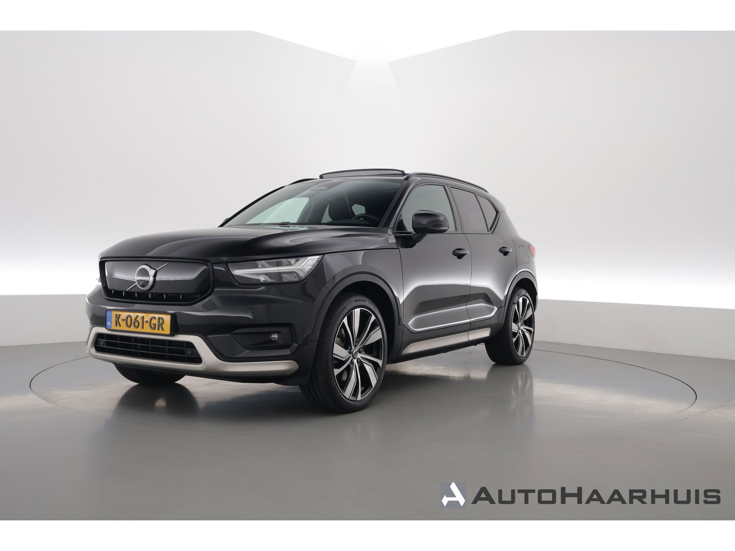 Volvo XC40 Recharge P8 AWD R-Design 408pk | Pano | Elek. Trekhaak | CarPlay | Keyless | Adapt. Cruise | H&K Audio | 360Cam | Google