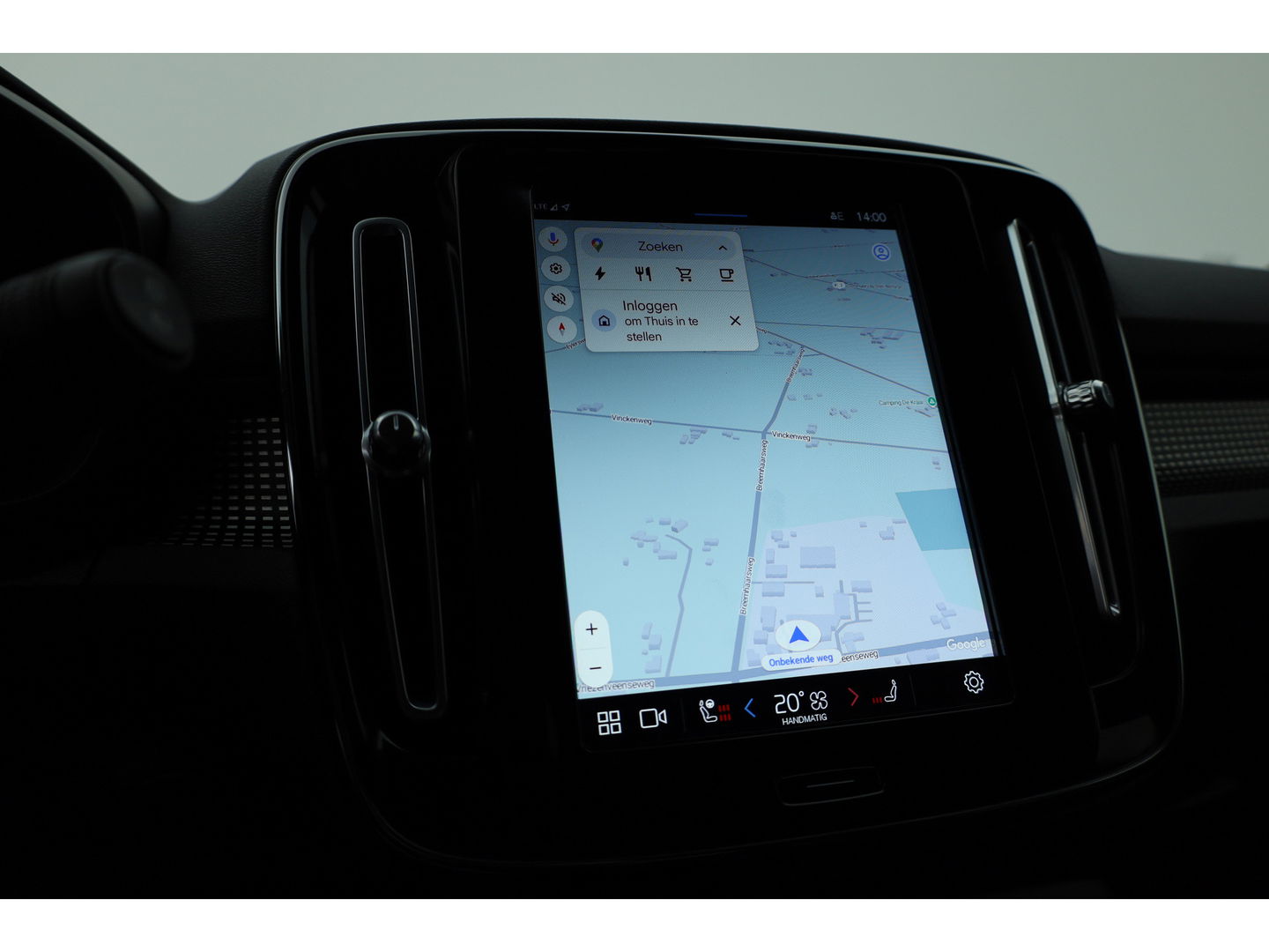 Volvo XC40 Recharge P8 AWD R-Design 408pk | Pano | Elek. Trekhaak | CarPlay | Keyless | Adapt. Cruise | H&K Audio | 360Cam | Google