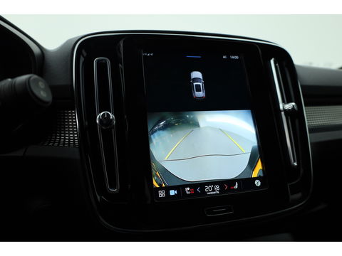 Volvo XC40 Recharge P8 AWD R-Design 408pk | Pano | Elek. Trekhaak | CarPlay | Keyless | Adapt. Cruise | H&K Audio | 360Cam | Google