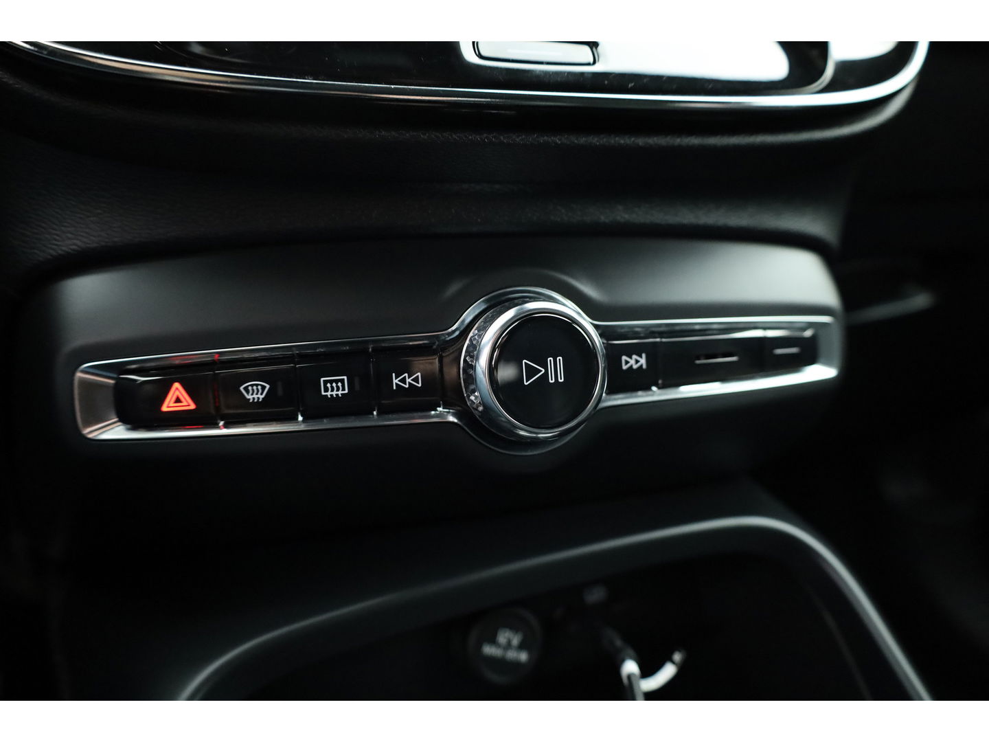 Volvo XC40 Recharge P8 AWD R-Design 408pk | Pano | Elek. Trekhaak | CarPlay | Keyless | Adapt. Cruise | H&K Audio | 360Cam | Google