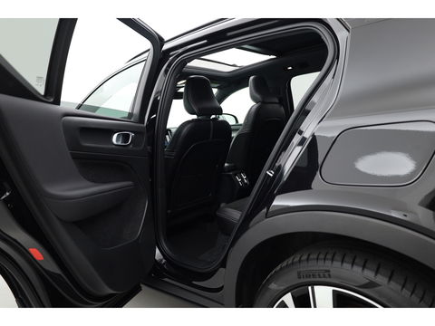 Volvo XC40 Recharge P8 AWD R-Design 408pk | Pano | Elek. Trekhaak | CarPlay | Keyless | Adapt. Cruise | H&K Audio | 360Cam | Google