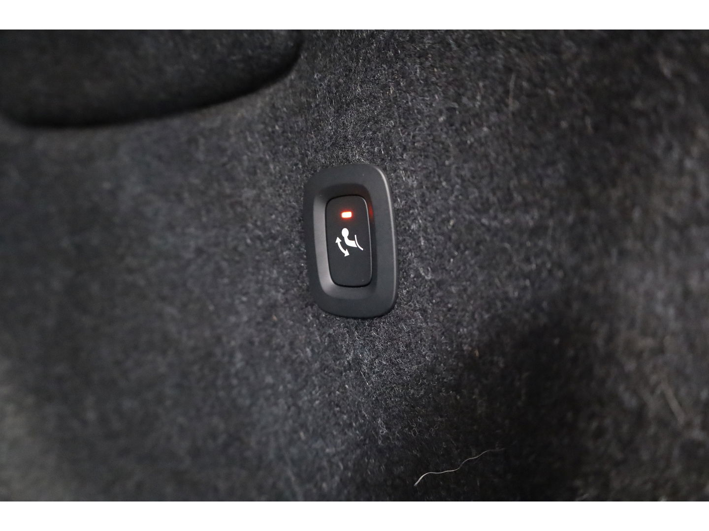 Volvo XC40 Recharge P8 AWD R-Design 408pk | Pano | Elek. Trekhaak | CarPlay | Keyless | Adapt. Cruise | H&K Audio | 360Cam | Google