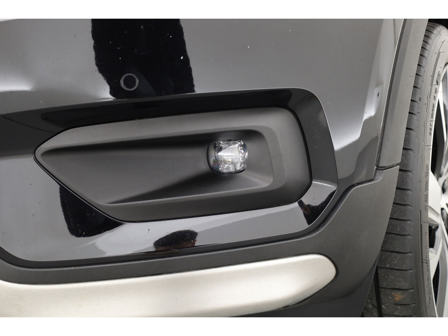 Volvo XC40 Recharge P8 AWD R-Design 408pk | Pano | Elek. Trekhaak | CarPlay | Keyless | Adapt. Cruise | H&K Audio | 360Cam | Google