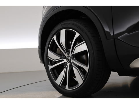 Volvo XC40 Recharge P8 AWD R-Design 408pk | Pano | Elek. Trekhaak | CarPlay | Keyless | Adapt. Cruise | H&K Audio | 360Cam | Google