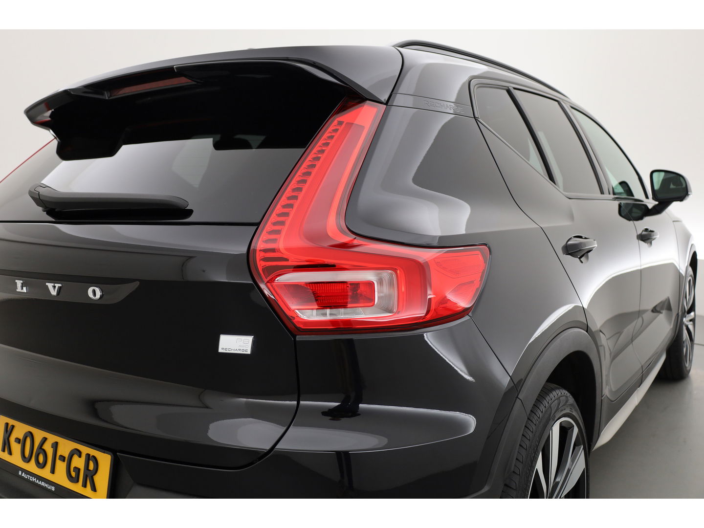 Volvo XC40 Recharge P8 AWD R-Design 408pk | Pano | Elek. Trekhaak | CarPlay | Keyless | Adapt. Cruise | H&K Audio | 360Cam | Google