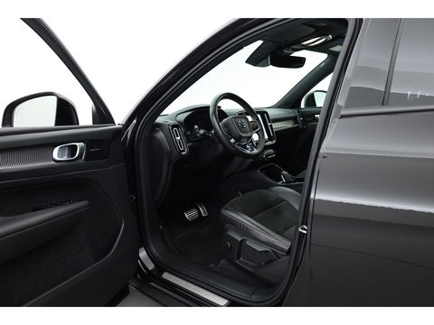 Volvo XC40 Recharge P8 AWD R-Design 408pk | Pano | Elek. Trekhaak | CarPlay | Keyless | Adapt. Cruise | H&K Audio | 360Cam | Google