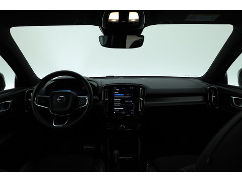 Volvo XC40 Recharge P8 AWD R-Design 408pk | Pano | Elek. Trekhaak | CarPlay | Keyless | Adapt. Cruise | H&K Audio | 360Cam | Google