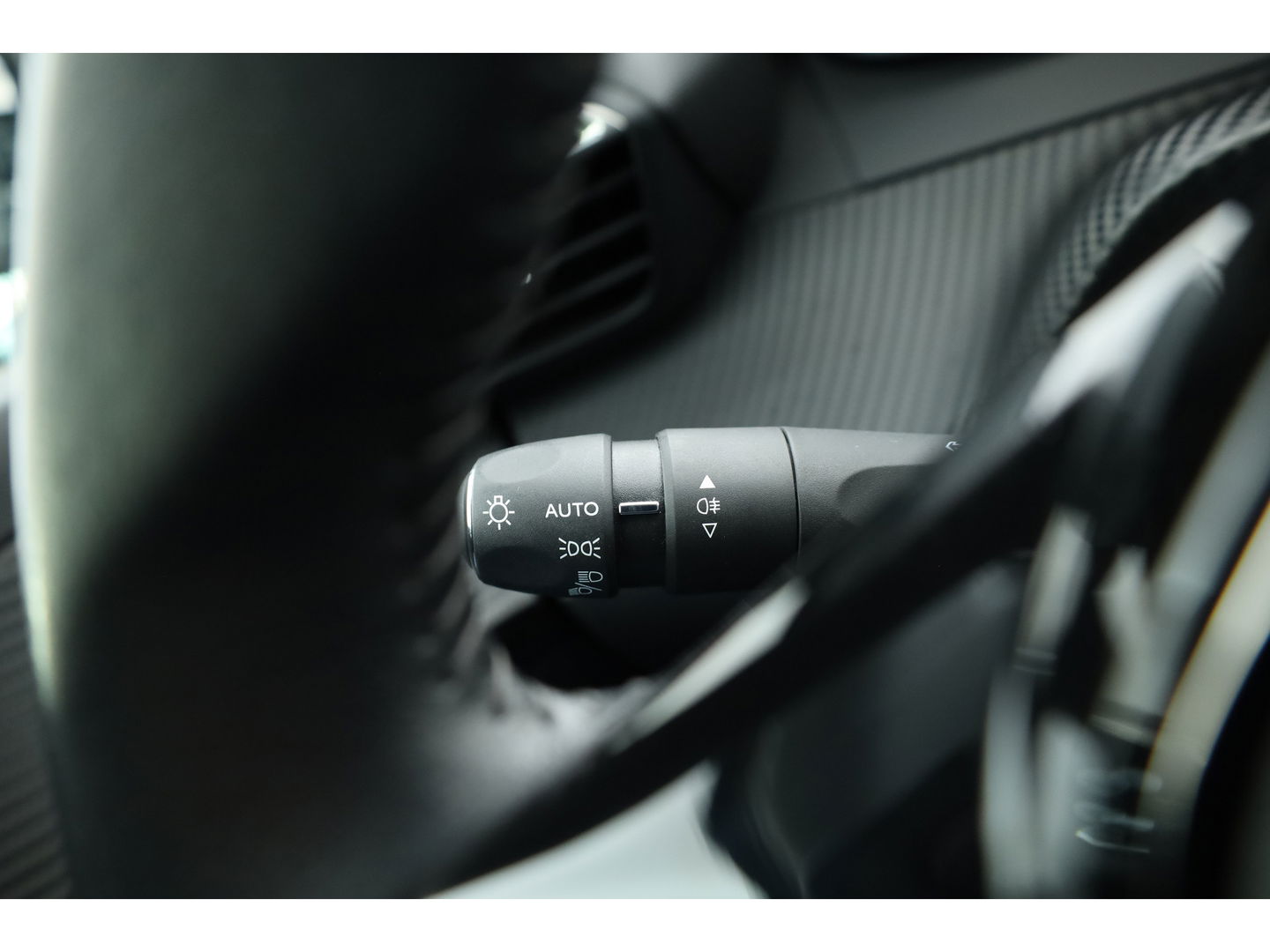 Peugeot e-208 EV Allure Pack 50 kWh | CarPlay | PDC V+A | Camera | Cruise Contr. | DAB | LED | Stoel verw. | 16'' | Navi