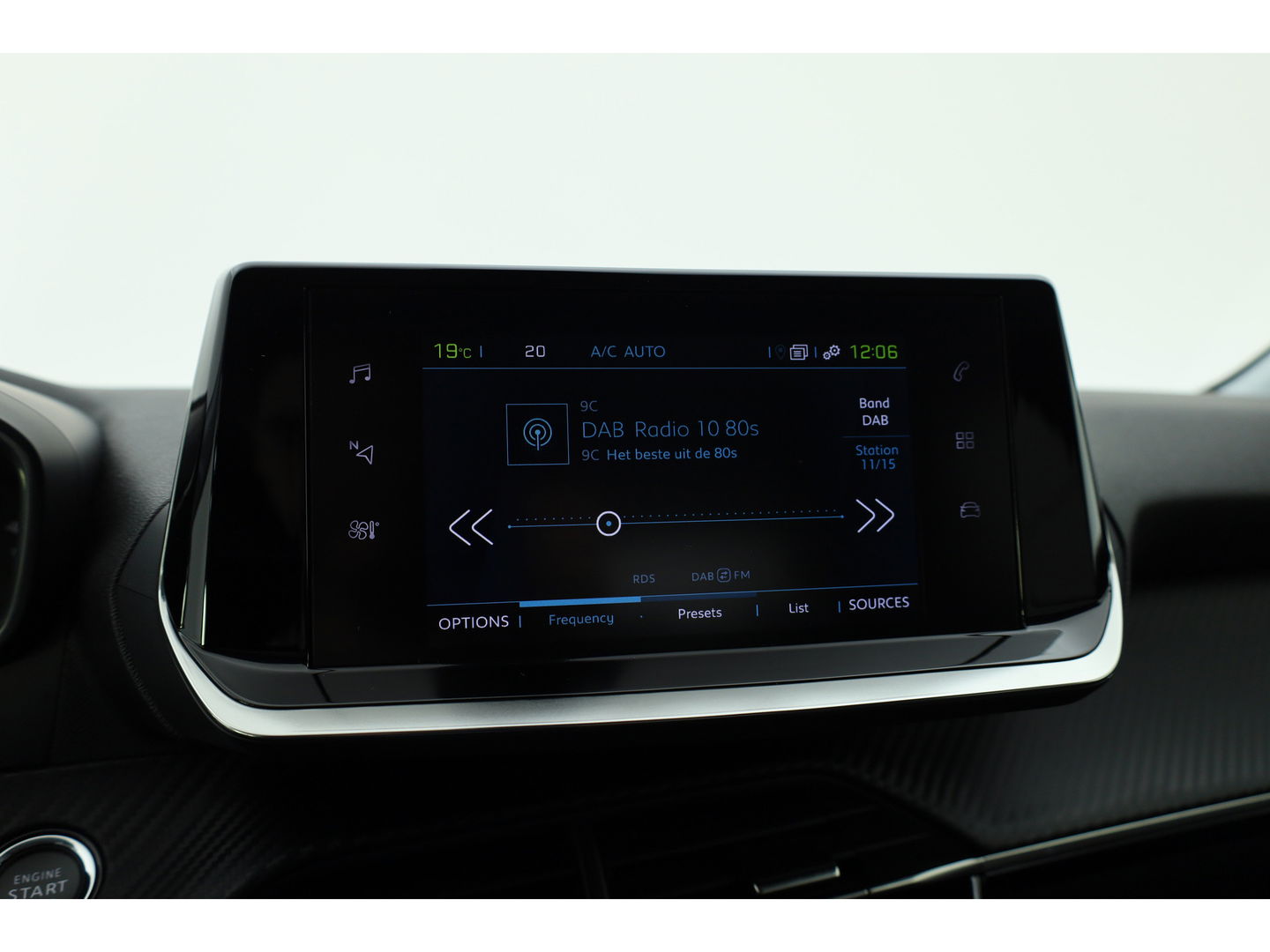 Peugeot e-208 EV Allure Pack 50 kWh | CarPlay | PDC V+A | Camera | Cruise Contr. | DAB | LED | Stoel verw. | 16'' | Navi