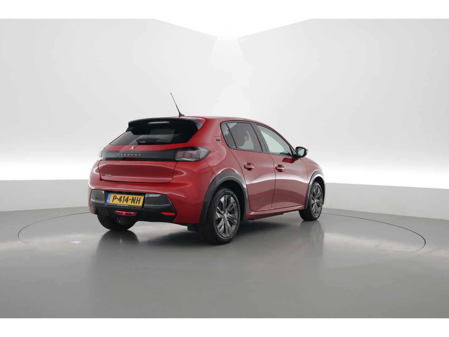 Peugeot e-208 EV Allure Pack 50 kWh | CarPlay | PDC V+A | Camera | Cruise Contr. | DAB | LED | Stoel verw. | 16'' | Navi