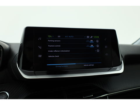 Peugeot e-208 EV Allure Pack 50 kWh | CarPlay | PDC V+A | Camera | Cruise Contr. | DAB | LED | Stoel verw. | 16'' | Navi