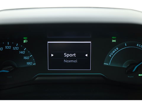 Peugeot e-208 EV Allure Pack 50 kWh | CarPlay | PDC V+A | Camera | Cruise Contr. | DAB | LED | Stoel verw. | 16'' | Navi