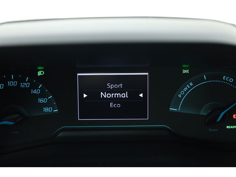 Peugeot e-208 EV Allure Pack 50 kWh | CarPlay | PDC V+A | Camera | Cruise Contr. | DAB | LED | Stoel verw. | 16'' | Navi