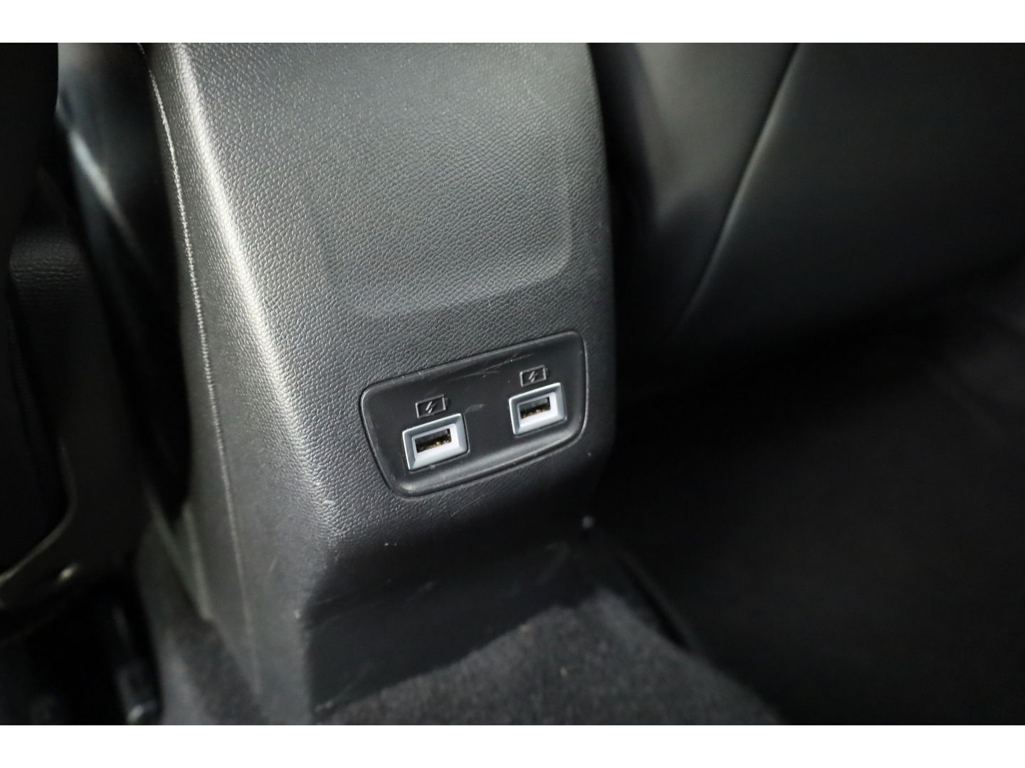 Peugeot e-208 EV Allure Pack 50 kWh | CarPlay | PDC V+A | Camera | Cruise Contr. | DAB | LED | Stoel verw. | 16'' | Navi