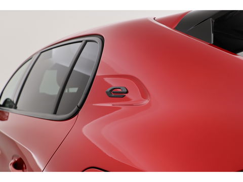 Peugeot e-208 EV Allure Pack 50 kWh | CarPlay | PDC V+A | Camera | Cruise Contr. | DAB | LED | Stoel verw. | 16'' | Navi