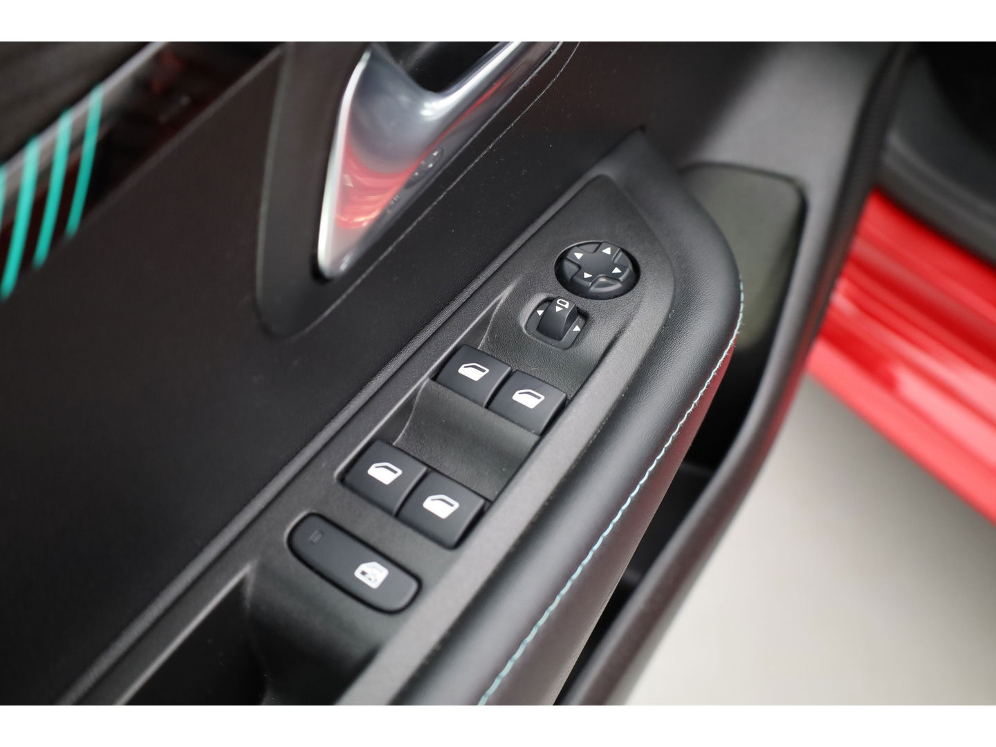 Peugeot e-208 EV Allure Pack 50 kWh | CarPlay | PDC V+A | Camera | Cruise Contr. | DAB | LED | Stoel verw. | 16'' | Navi