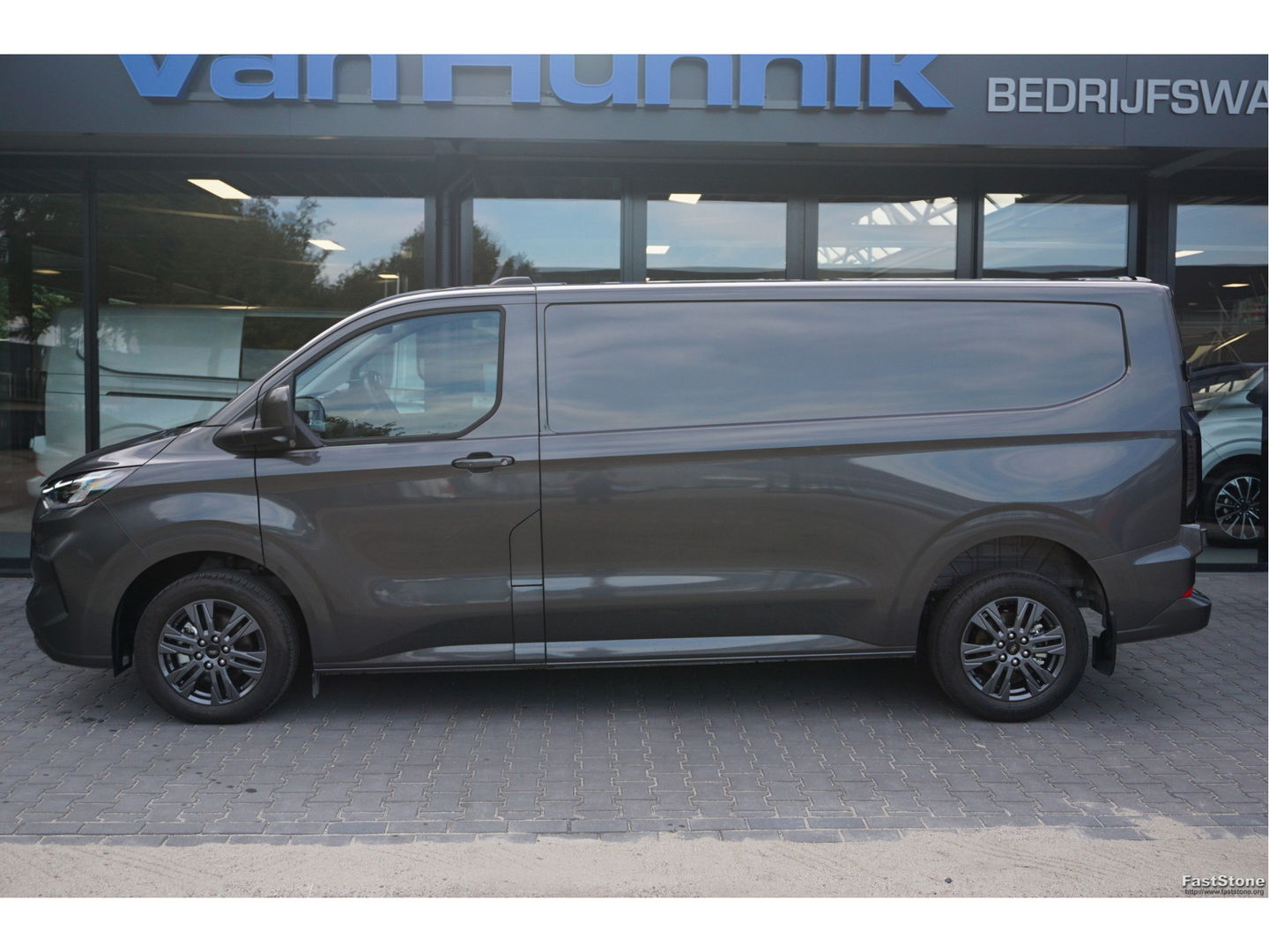 Ford Transit Custom 340L 2.5 PHEV Hybride 233PK Limited PRIJS INCL. BPM !! 13" Navi, Adap. Cruise, Camera, 17" LM, Trekhaak!! NR. HYB001