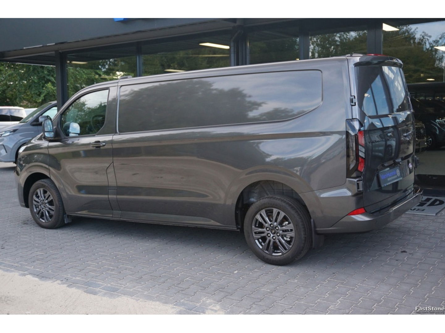 Ford Transit Custom 340L 2.5 PHEV Hybride 233PK Limited PRIJS INCL. BPM !! 13" Navi, Adap. Cruise, Camera, 17" LM, Trekhaak!! NR. HYB001