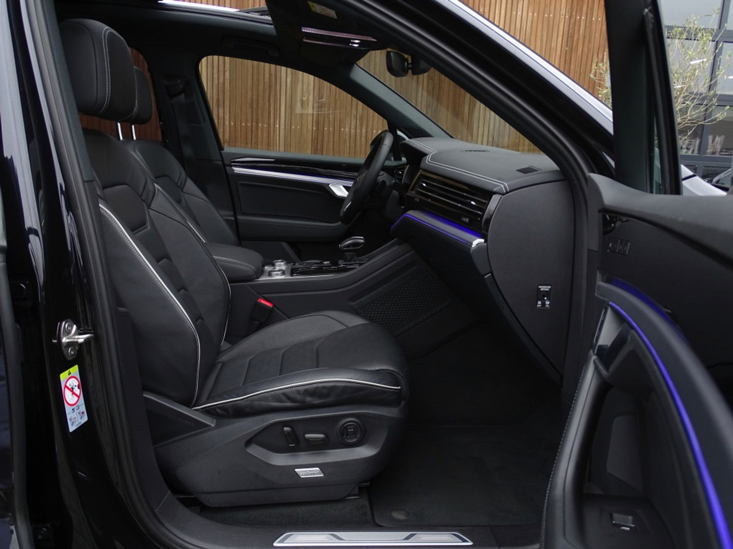 Volkswagen Touareg 3.0 TSI e-Hybrid 462PK / pano / 360° / trekhaak