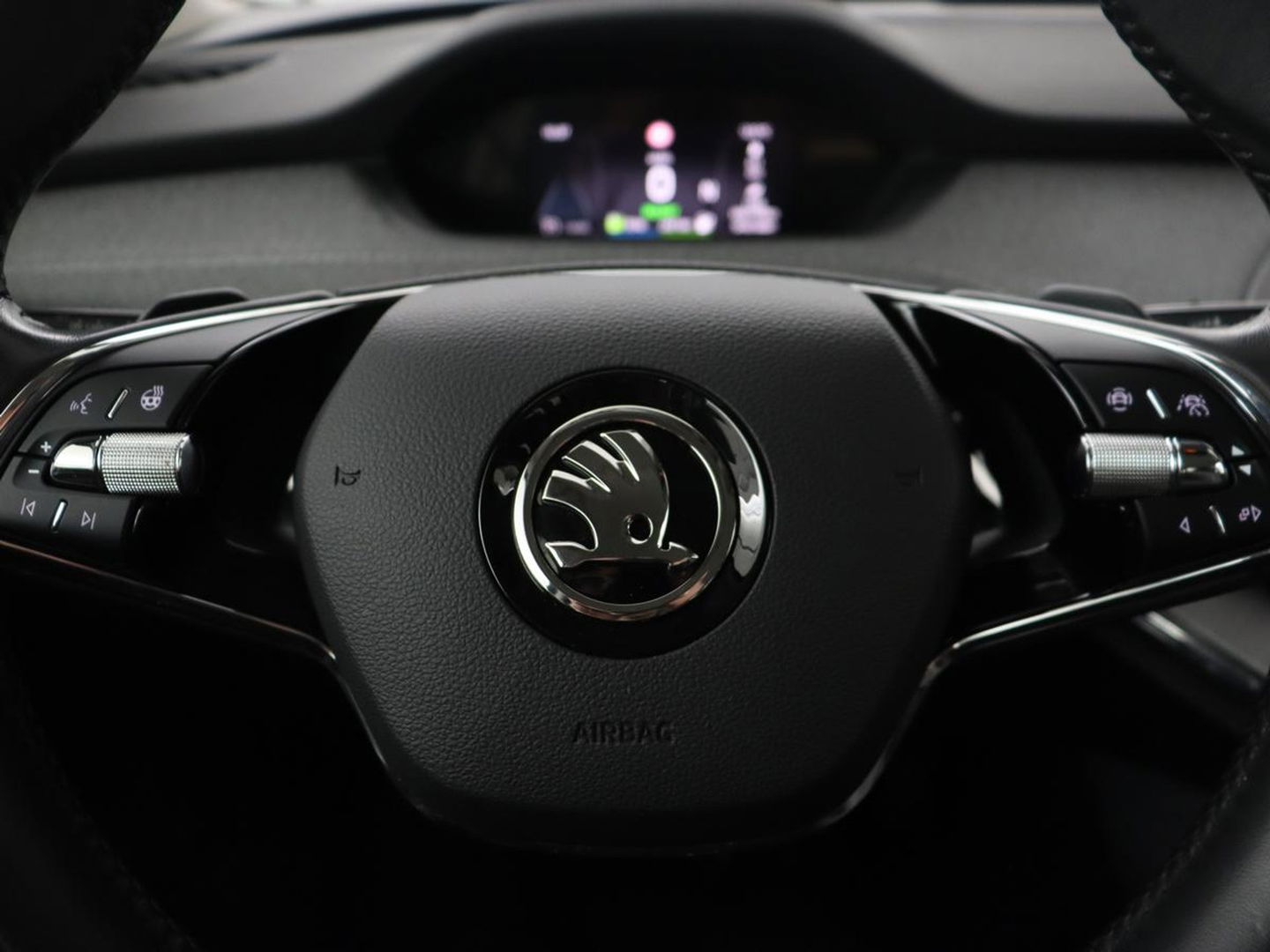 Škoda Enyaq iV 80 | Stoel & stuurverwarming | Carplay | Keyless | Navigatie | Camera | Half leder | Cruise control | Full LED | Parkeerhulp