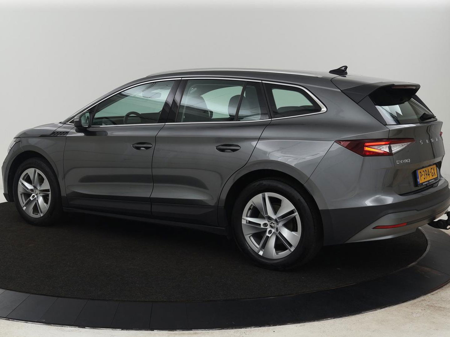 Škoda Enyaq iV 80 | Stoel & stuurverwarming | Carplay | Keyless | Navigatie | Camera | Half leder | Cruise control | Full LED | Parkeerhulp