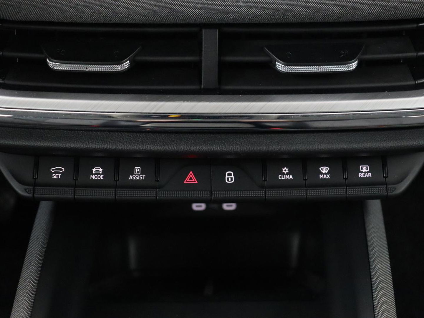 Škoda Enyaq iV 80 | Stoel & stuurverwarming | Carplay | Keyless | Navigatie | Camera | Half leder | Cruise control | Full LED | Parkeerhulp