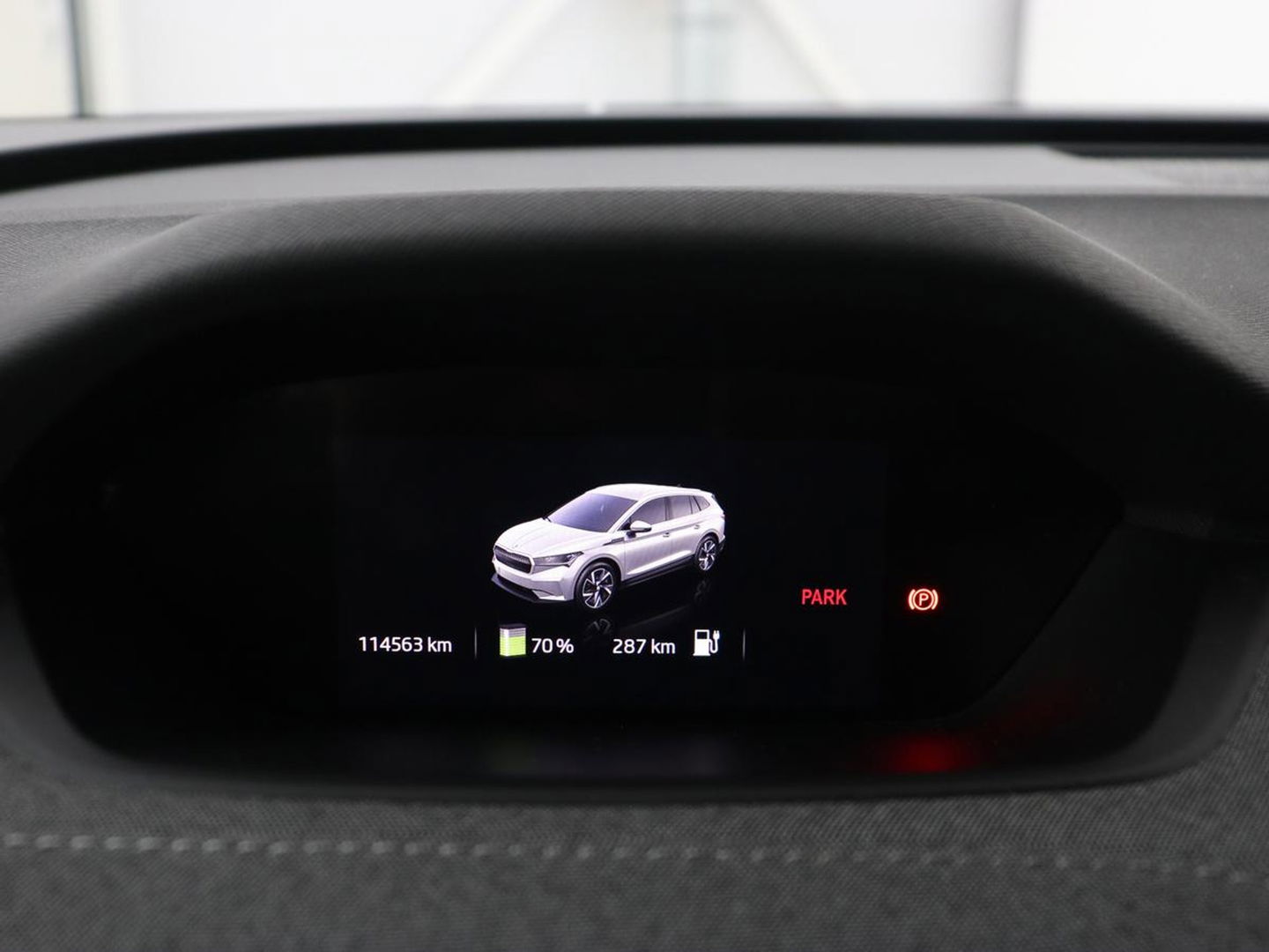 Škoda Enyaq iV 80 | Stoel & stuurverwarming | Carplay | Keyless | Navigatie | Camera | Half leder | Cruise control | Full LED | Parkeerhulp