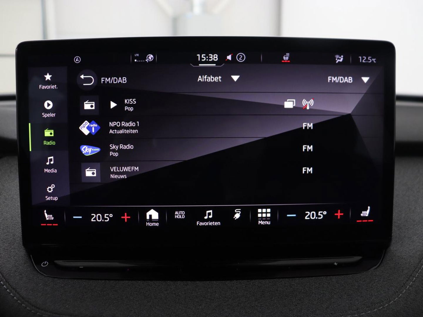 Škoda Enyaq iV 80 | Stoel & stuurverwarming | Carplay | Keyless | Navigatie | Camera | Half leder | Cruise control | Full LED | Parkeerhulp