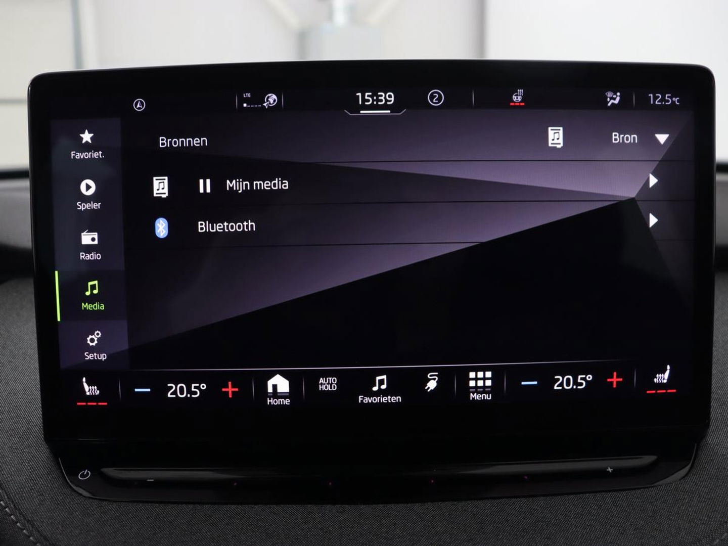 Škoda Enyaq iV 80 | Stoel & stuurverwarming | Carplay | Keyless | Navigatie | Camera | Half leder | Cruise control | Full LED | Parkeerhulp