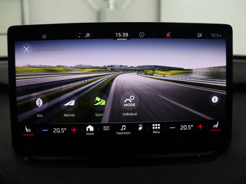 Škoda Enyaq iV 80 | Stoel & stuurverwarming | Carplay | Keyless | Navigatie | Camera | Half leder | Cruise control | Full LED | Parkeerhulp