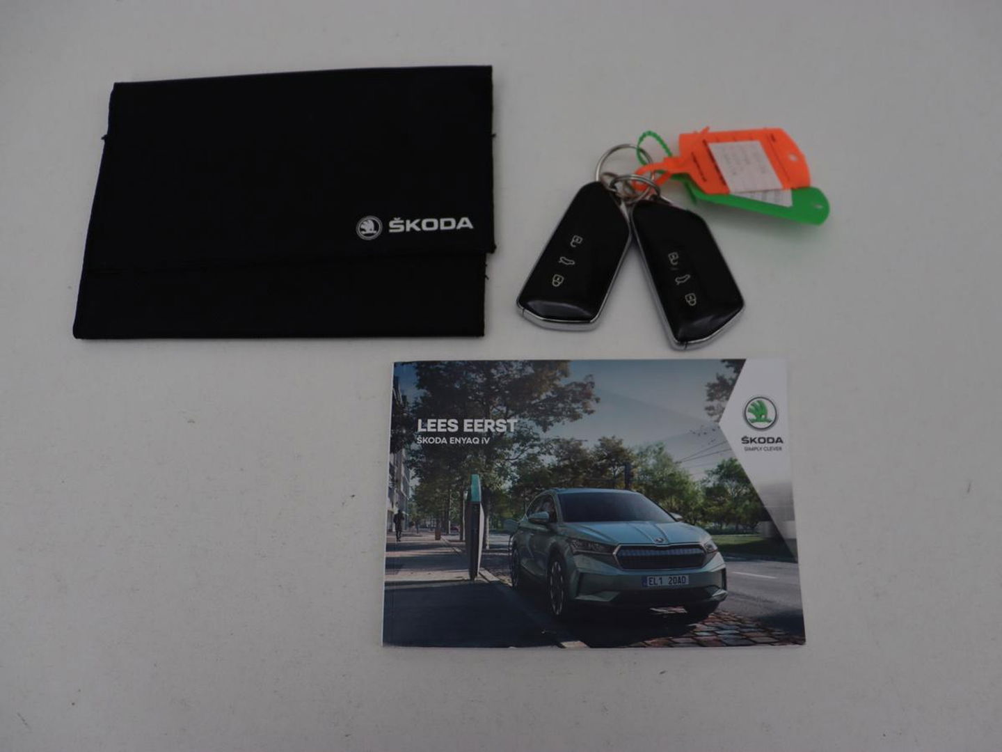 Škoda Enyaq iV 80 | Stoel & stuurverwarming | Carplay | Keyless | Navigatie | Camera | Half leder | Cruise control | Full LED | Parkeerhulp