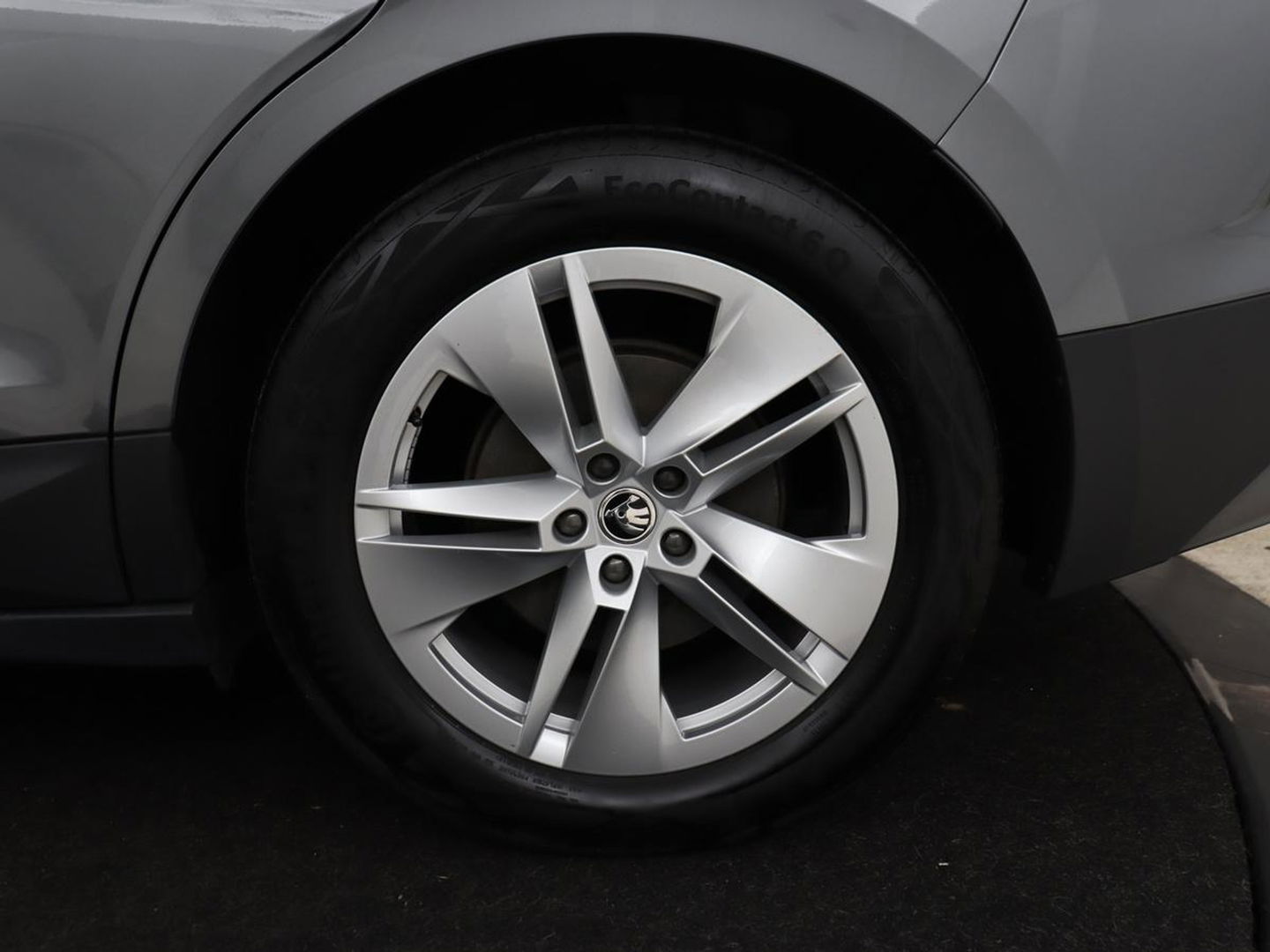 Škoda Enyaq iV 80 | Stoel & stuurverwarming | Carplay | Keyless | Navigatie | Camera | Half leder | Cruise control | Full LED | Parkeerhulp