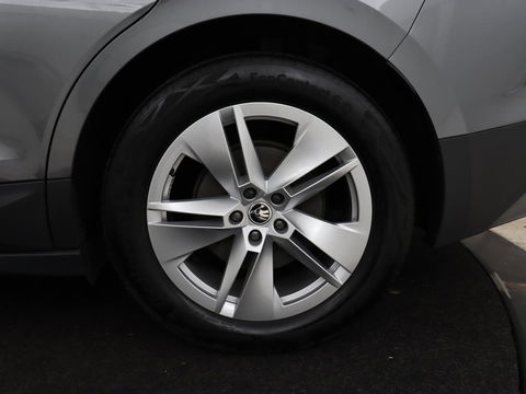 Škoda Enyaq iV 80 | Stoel & stuurverwarming | Carplay | Keyless | Navigatie | Camera | Half leder | Cruise control | Full LED | Parkeerhulp