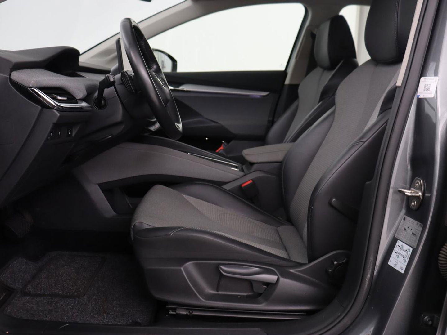 Škoda Enyaq iV 80 | Stoel & stuurverwarming | Carplay | Keyless | Navigatie | Camera | Half leder | Cruise control | Full LED | Parkeerhulp