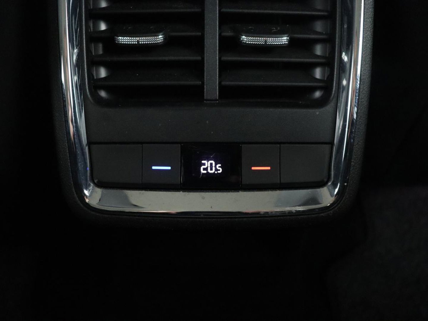 Škoda Enyaq iV 80 | Stoel & stuurverwarming | Carplay | Keyless | Navigatie | Camera | Half leder | Cruise control | Full LED | Parkeerhulp