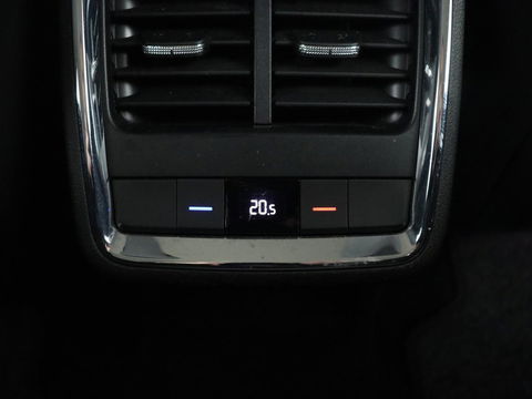 Škoda Enyaq iV 80 | Stoel & stuurverwarming | Carplay | Keyless | Navigatie | Camera | Half leder | Cruise control | Full LED | Parkeerhulp