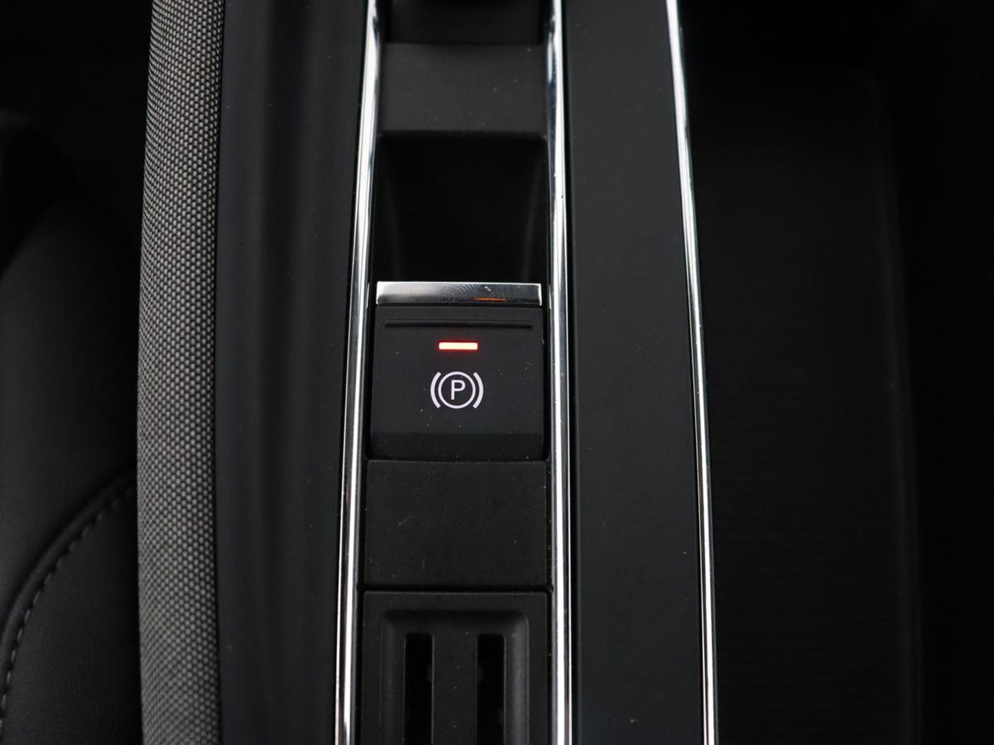 Škoda Enyaq iV 80 | Stoel & stuurverwarming | Carplay | Keyless | Navigatie | Camera | Half leder | Cruise control | Full LED | Parkeerhulp