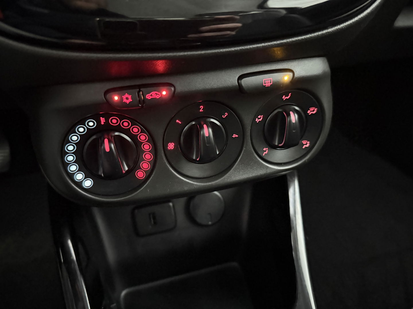 Opel ADAM 1.4 Bi-Fuel Unlimited | Carplay | Cruise | Stoel/Stuur verw. | Airco | Parkeersens.