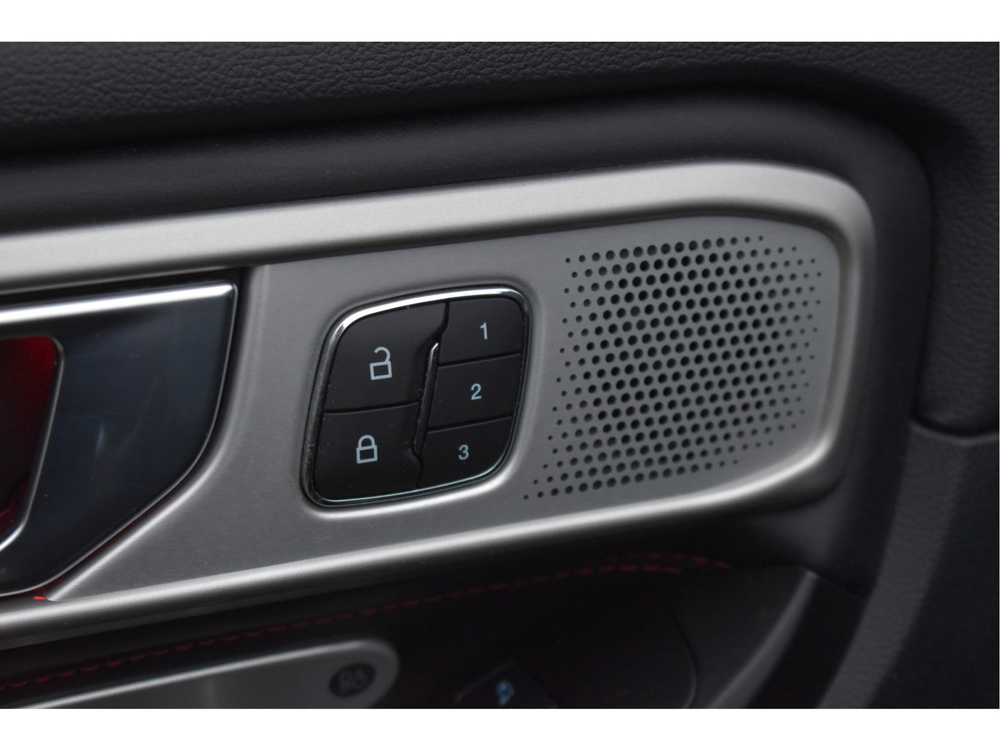 Ford Explorer 3.0 V6 EcoBoost PHEV 457 pk ST-Line 7-zits | Pano.dak | Massagestoelen | 360 gr.camera | Afn.trekhaak | Keyless | Carplay | Memorystoelen | Z+W banden