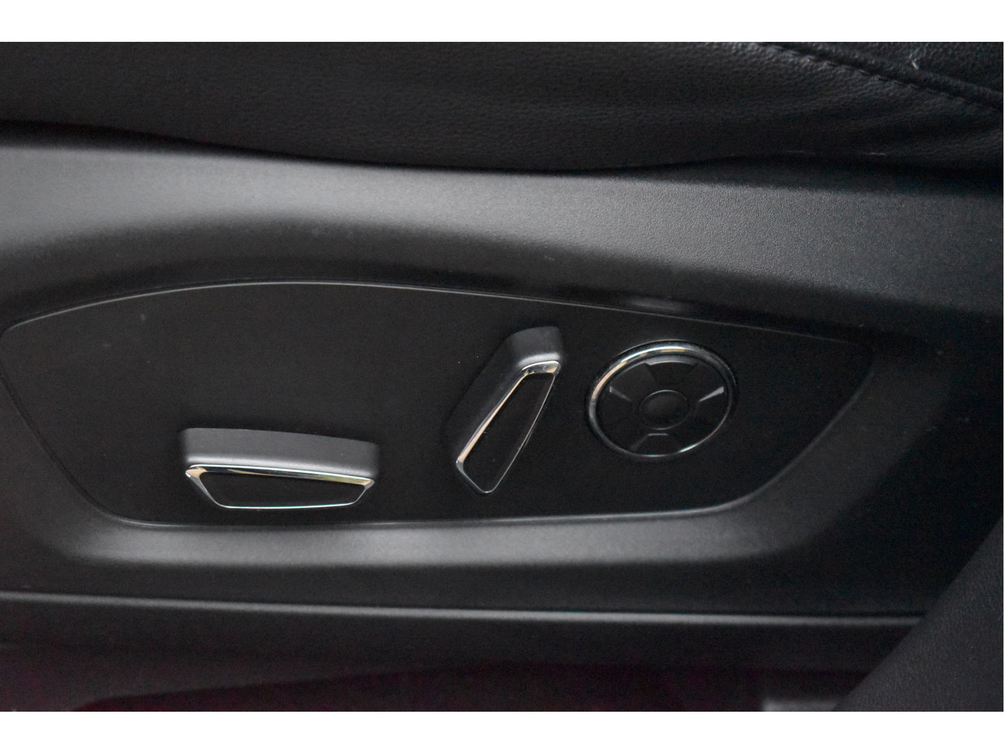 Ford Explorer 3.0 V6 EcoBoost PHEV 457 pk ST-Line 7-zits | Pano.dak | Massagestoelen | 360 gr.camera | Afn.trekhaak | Keyless | Carplay | Memorystoelen | Z+W banden