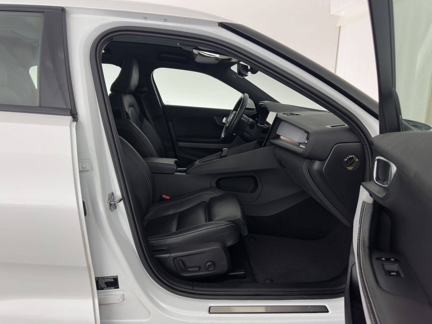 Polestar 2 Long Range Dual Motor Launch Edition 78kWh [ 3-Fase ] {SOH-92%} (INCL-BTW) *PANO | LEATHER | NAVI-FULLMAP | FULL-LED | BLIND-SPOT | KEYLESS | LANE-ASSIST | DIGI-COCKPIT | CARPLAY | DAB+ | HEATED-COMFORTSEATS | ECC | MEMORY-PACK | PDC | 20''ALU*