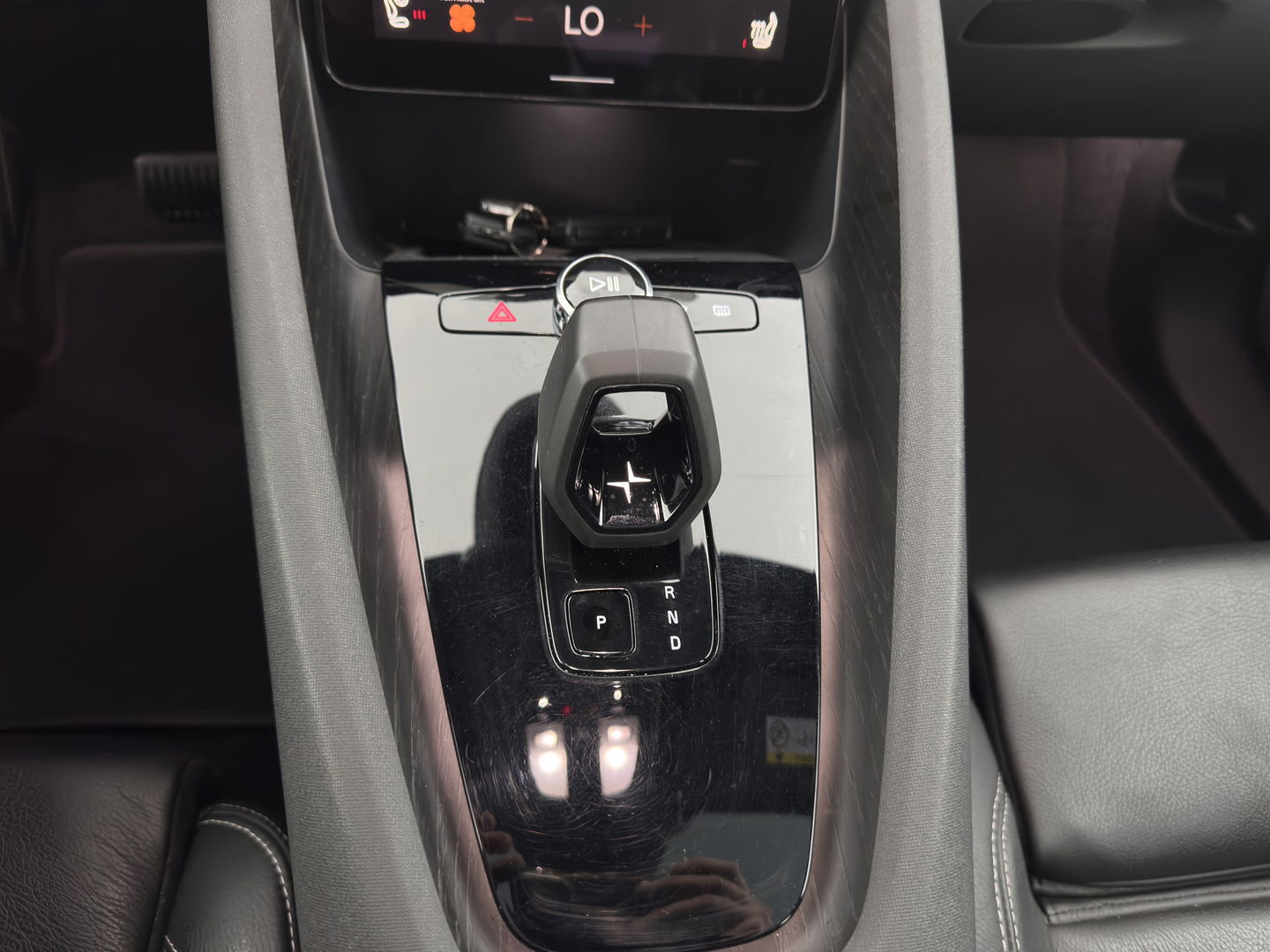 Polestar 2 Long Range Dual Motor Launch Edition 78kWh [ 3-Fase ] {SOH-92%} (INCL-BTW) *PANO | LEATHER | NAVI-FULLMAP | FULL-LED | BLIND-SPOT | KEYLESS | LANE-ASSIST | DIGI-COCKPIT | CARPLAY | DAB+ | HEATED-COMFORTSEATS | ECC | MEMORY-PACK | PDC | 20''ALU*