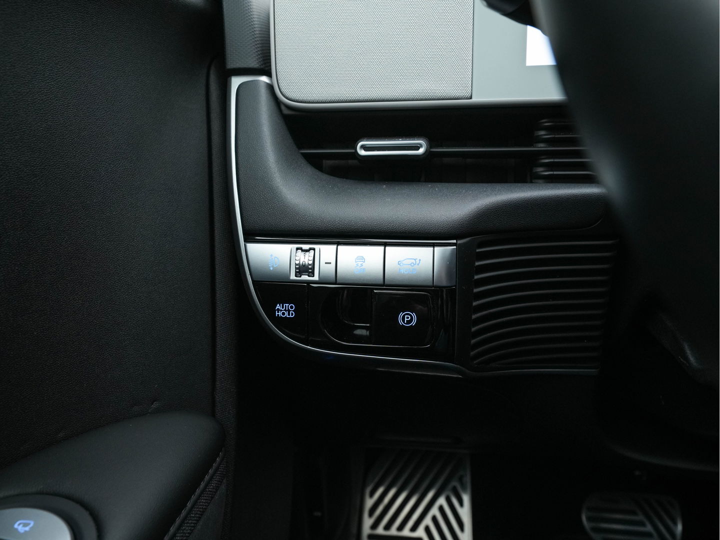 Hyundai IONIQ 5 Connect+ 73kWh [ 3-Fase ] {SOH-97%} (INCL-BTW) Aut *HEATPUMP | LEATHER | BOSE-AUDIO | FULL-LED | DIGI-COCKPIT | AMBIENT-LIGHT | DAB | SHIFT-PADDLES | HEAD-UP | NAVI-FULLMAP | KEYLESS | CAMERA | HEATED-COMFORTSEATS | ...