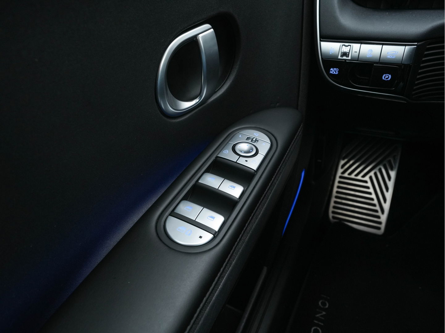 Hyundai IONIQ 5 Connect+ 73kWh [ 3-Fase ] {SOH-97%} (INCL-BTW) Aut *HEATPUMP | LEATHER | BOSE-AUDIO | FULL-LED | DIGI-COCKPIT | AMBIENT-LIGHT | DAB | SHIFT-PADDLES | HEAD-UP | NAVI-FULLMAP | KEYLESS | CAMERA | HEATED-COMFORTSEATS | ...