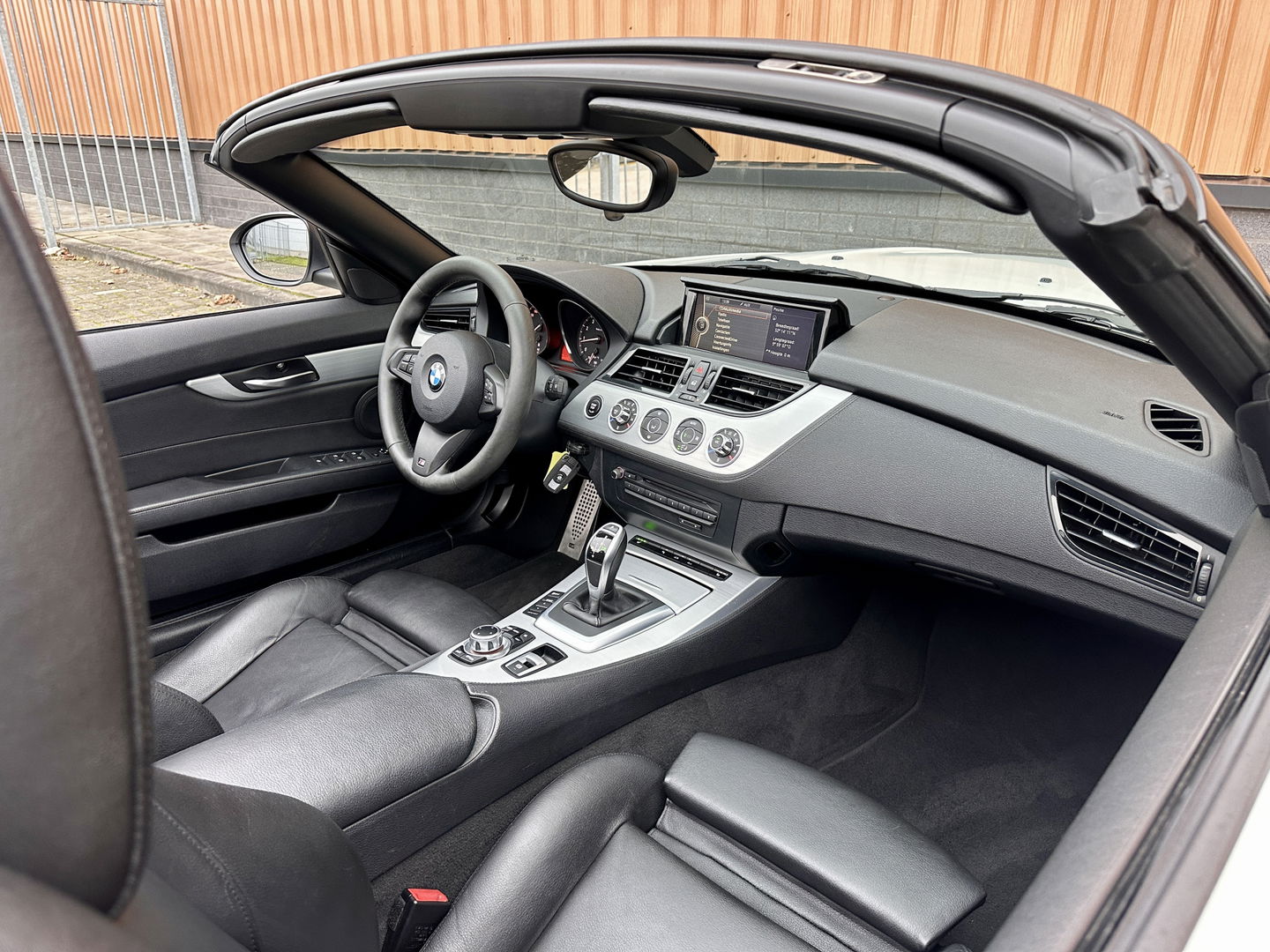 BMW Z4 Roadster sDrive18i Executive | Hardtop | Dealer Onderhouden | 2 Eigenaren | Cruise Control | Parkeersensoren | Stoelverwarming | Bluetooth | Lederen Bekleding | 19" Lichtmetaal |