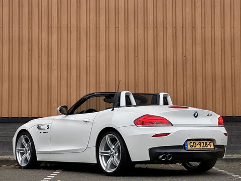 BMW Z4 Roadster sDrive18i Executive | Hardtop | Dealer Onderhouden | 2 Eigenaren | Cruise Control | Parkeersensoren | Stoelverwarming | Bluetooth | Lederen Bekleding | 19" Lichtmetaal |
